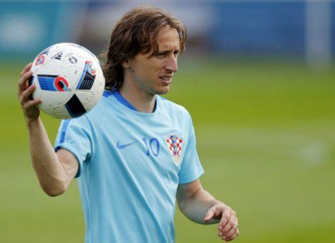 组图 CBA深圳主场击败浙江 刘泽一突破分球