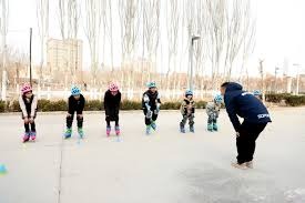 2025 赛季回顾：保罗·斯肯斯以 100 哩以上的速球在季后赛完成了单局三连K