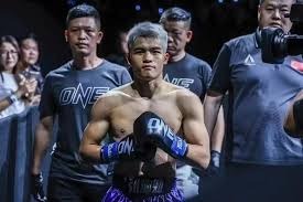 扑克后期怎么控制风险（如何在扑克的后期阶段管理风险）